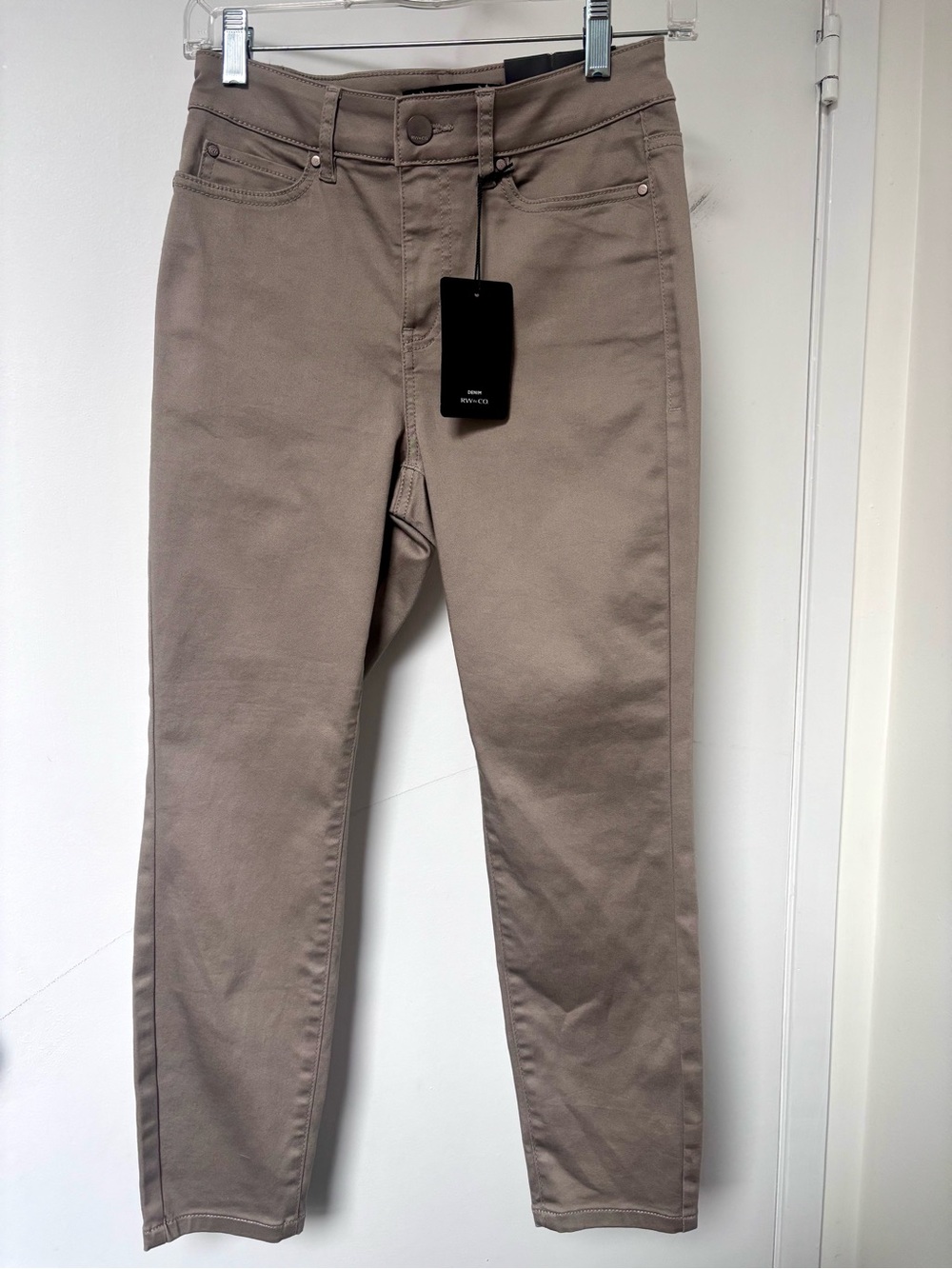 RW&CO. ‘Natalie’ Jeggings in Taupe